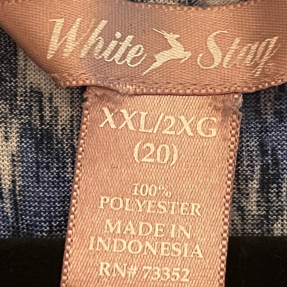 White Stag woman’s blue/white top with circular cup sleeves, size‎ XXL (20) - Picture 4 of 5
